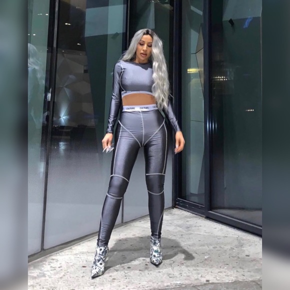 Crop Top Active Set - Picture 6 of 17